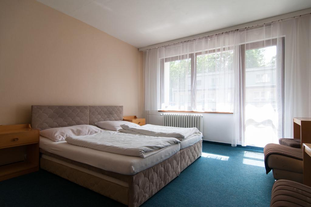 Hotel Radejov Knezdub Zewnętrze zdjęcie
