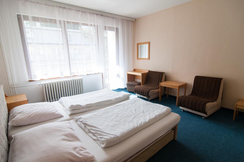 Hotel Radejov Knezdub Zewnętrze zdjęcie