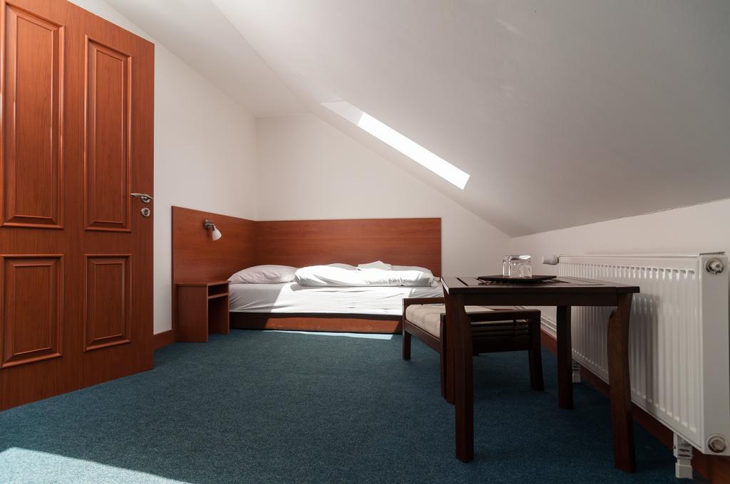 Hotel Radejov Knezdub Zewnętrze zdjęcie
