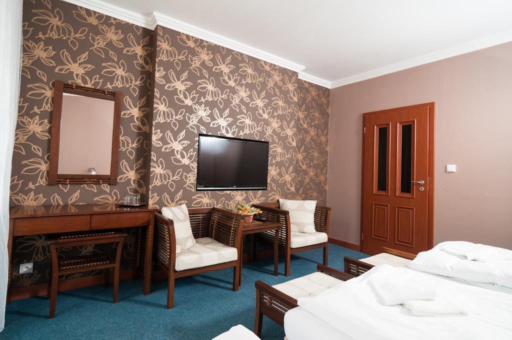 Hotel Radejov Knezdub Zewnętrze zdjęcie
