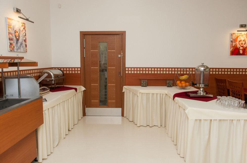 Hotel Radejov Knezdub Zewnętrze zdjęcie