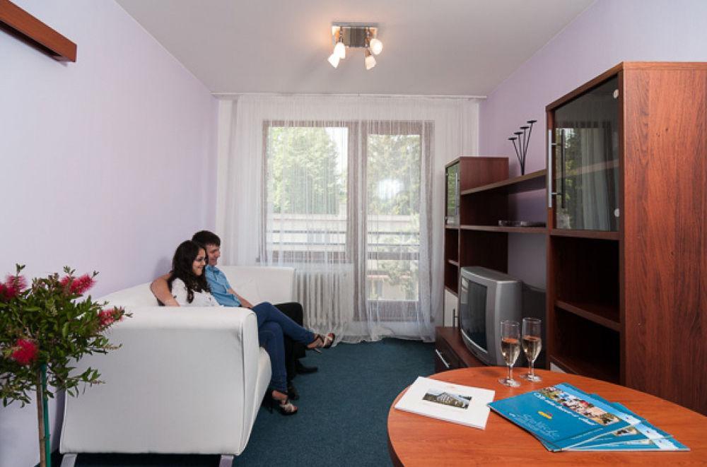 Hotel Radejov Knezdub Zewnętrze zdjęcie