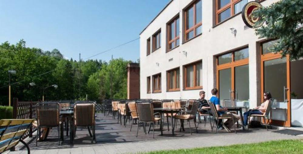 Hotel Radejov Knezdub Zewnętrze zdjęcie