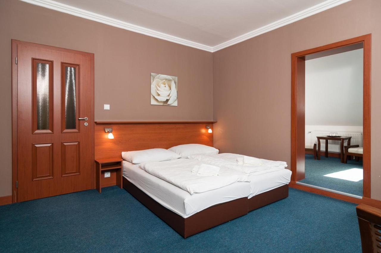 Hotel Radejov Knezdub Zewnętrze zdjęcie