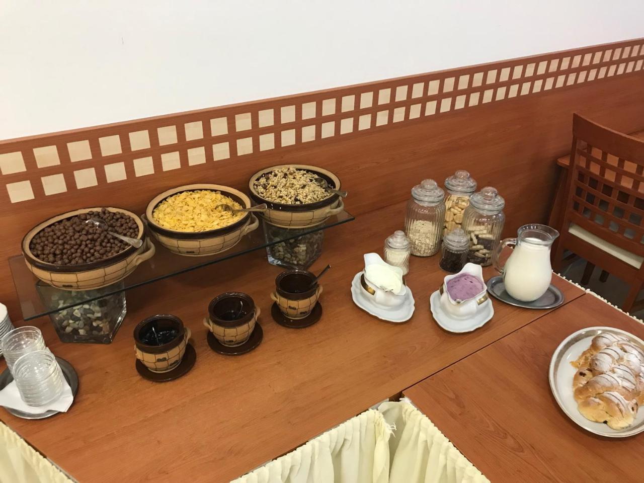 Hotel Radejov Knezdub Zewnętrze zdjęcie